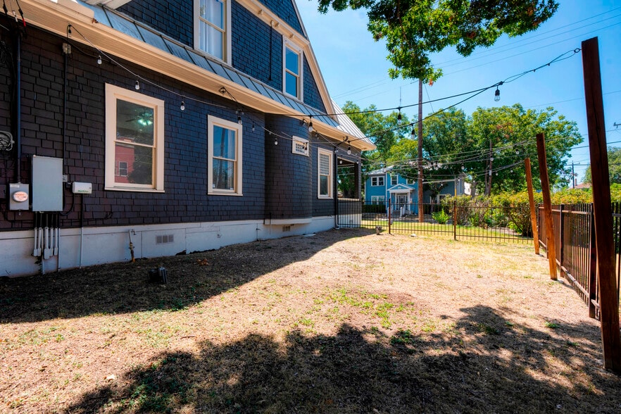 More Photos Of 801 E Quincy St, San Antonio Office Residential For Lease