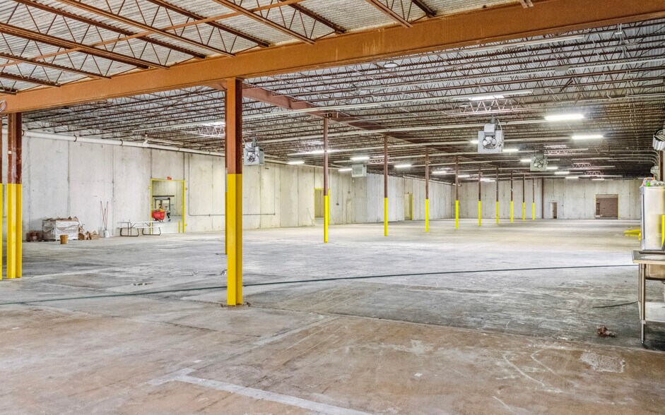 More Photos Of 6900 Woolworth Rd, Shreveport Warehouse For Lease