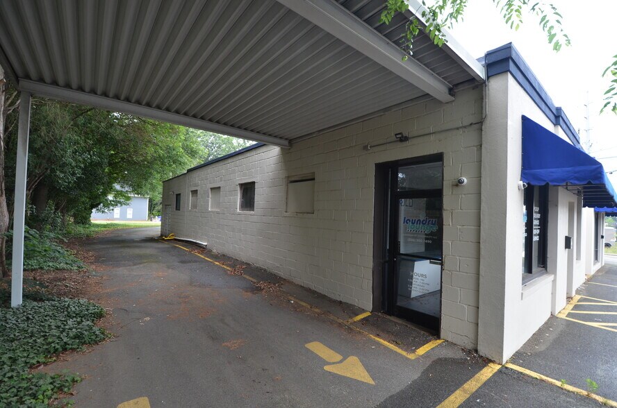 More Photos Of 520 Salem St, Lexington Freestanding For Lease
