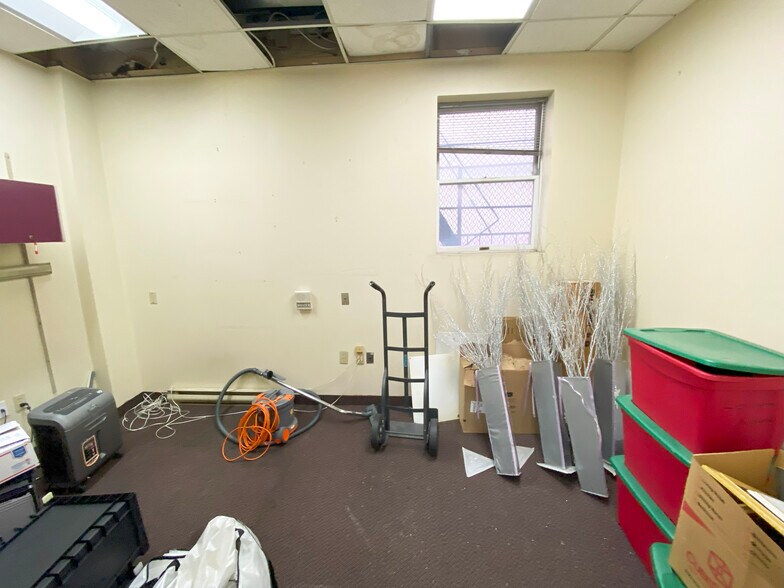 More Photos Of 214 E Lexington St, Baltimore Office For Sale