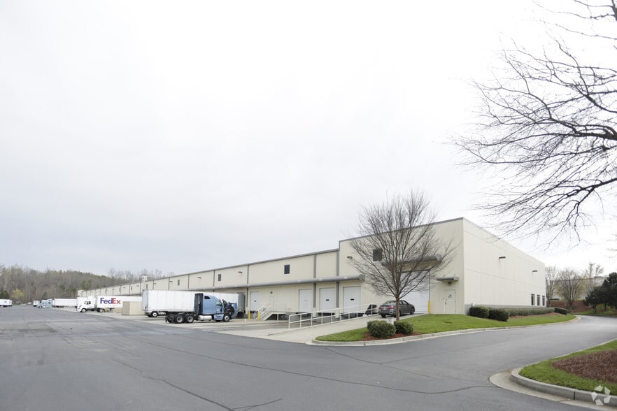 More Photos Of 300 Brogdon Rd, Suwanee Warehouse For Lease