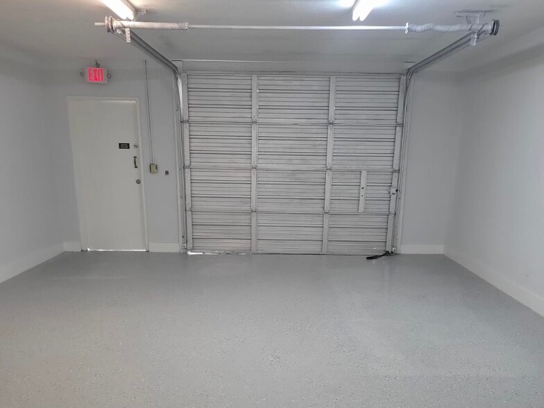 More Photos Of 861 SE 47th Ter, Cape Coral Freestanding For Lease