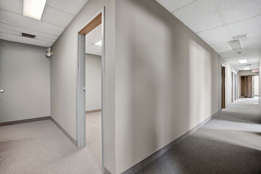 More Photos Of 812 Dundas St, London Freestanding For Sale