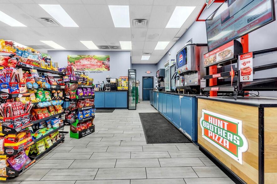 More Photos Of 7641 Hacks Cross Rd, Olive Branch Service Station For Sale