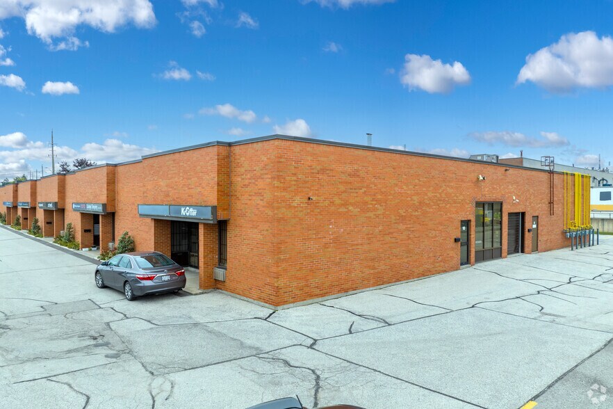 More Photos Of 333 Denison St, Markham Service For Lease