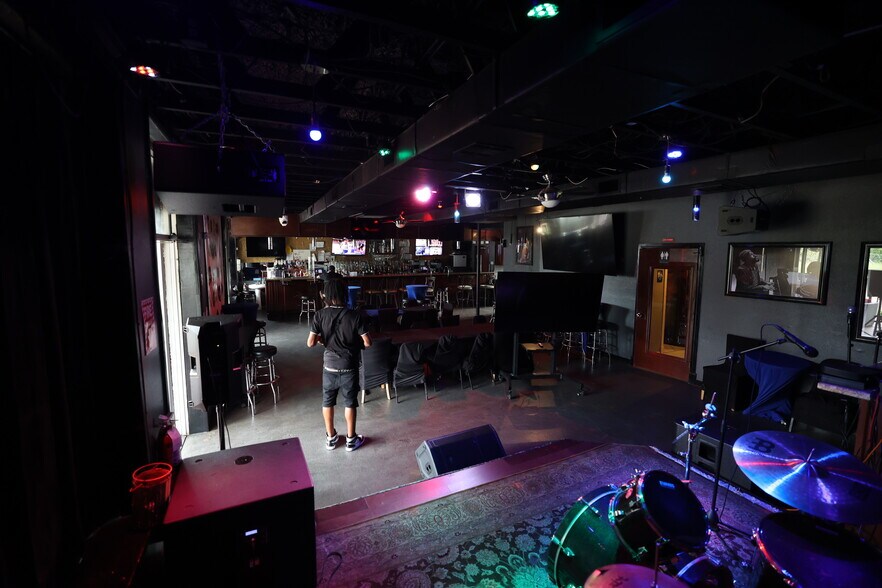 More Photos Of 3710 Emancipation Ave, Houston Restaurant For Sale