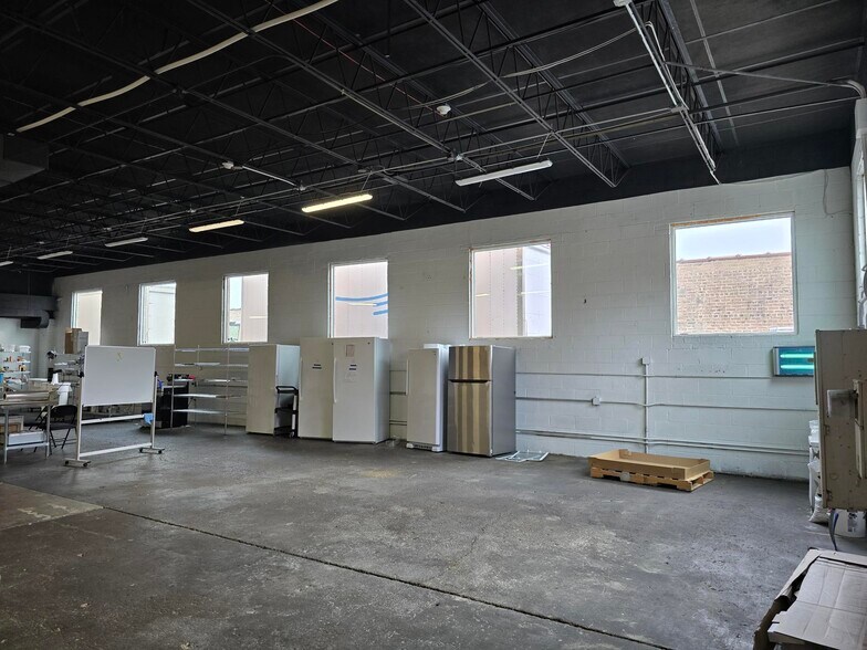 More Photos Of 8030 N Lawndale Ave, Skokie Warehouse For Sale