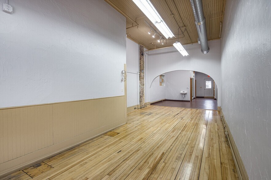 More Photos Of 578 N Main St, Oshkosh Storefront Retail Residential For Sale