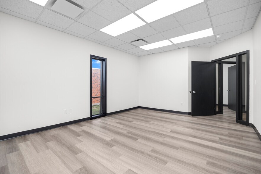 More Photos Of 9941 York Theta Dr, North Royalton Service For Lease