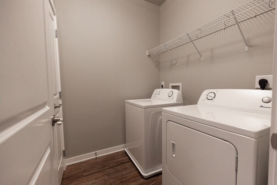 More Photos Of 325 SW 7th St, Des Moines Apartments For Sale
