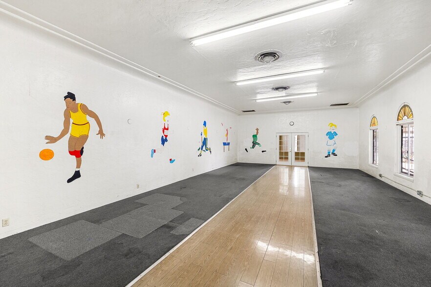 More Photos Of 915-1011 N Willowbrook Ave, Compton Warehouse For Sale