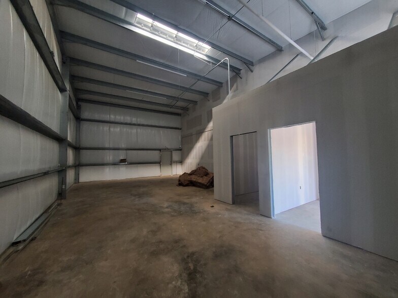 More Photos Of 1722 Cargill, Willis Flex For Sale