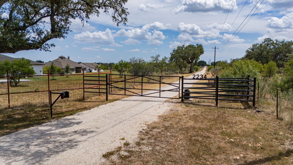 More Photos Of 2234 Highway 90 w, Castroville Flex For Sale
