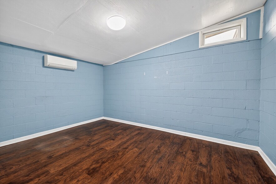 More Photos Of 4109 Robinson St, Covington Freestanding For Sale