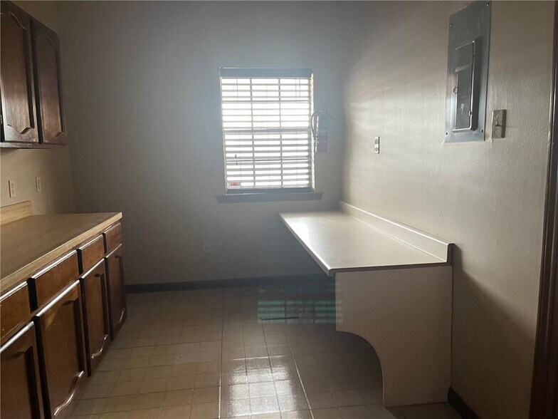 More Photos Of 5021 Fairfield St, Metairie Office For Sale