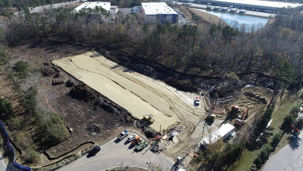 More Photos Of 8439 Palmetto Commerce Pky, Ladson Flex For Lease