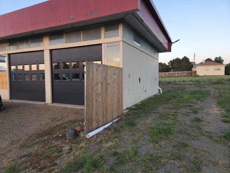 More Photos Of 2000 Santa Fe Trl, Trinidad Auto Repair For Sale