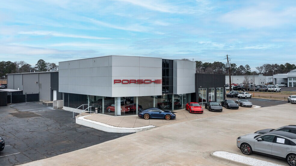 More Photos Of 5385 N I 55 St, Jackson Auto Dealership For Sale