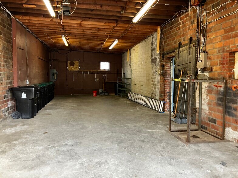 More Photos Of 3147 Delaware Ave, Kenmore Freestanding For Lease