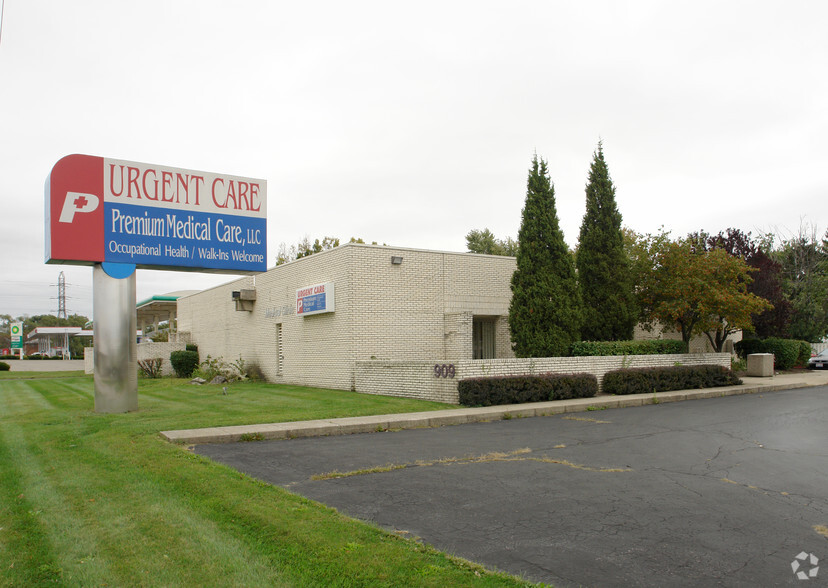 Primary Photo Of 909 Morse Rd, Columbus Medical For Sale