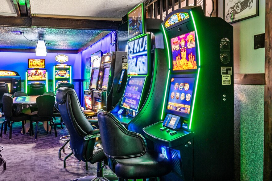 More Photos Of 1126 Smelter Ave NE, Black Eagle Bar For Sale