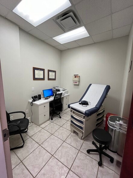 More Photos Of 608 S Tampania Ave, Tampa Medical For Lease