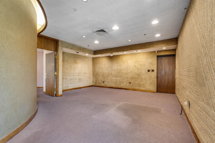 More Photos Of 66 Concord St, North Reading Light Distribution For Lease