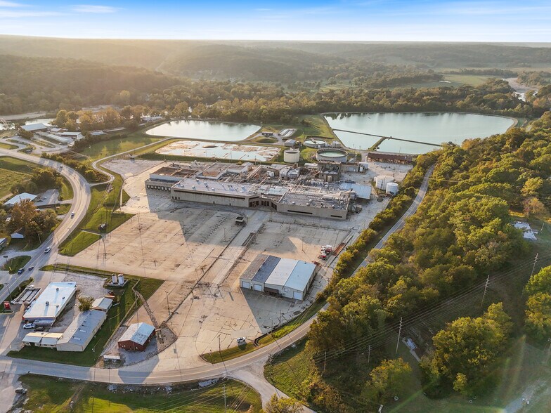 More Photos Of 100 Tyson Ave, Noel Manufacturing For Sale