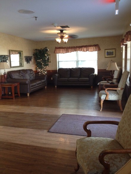 More Photos Of 209 Country Club Dr, Karnes City Rehabilitation Center For Sale