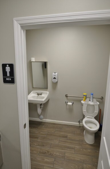 More Photos Of 842 NW 7th Ter, Fort Lauderdale Warehouse For Sale