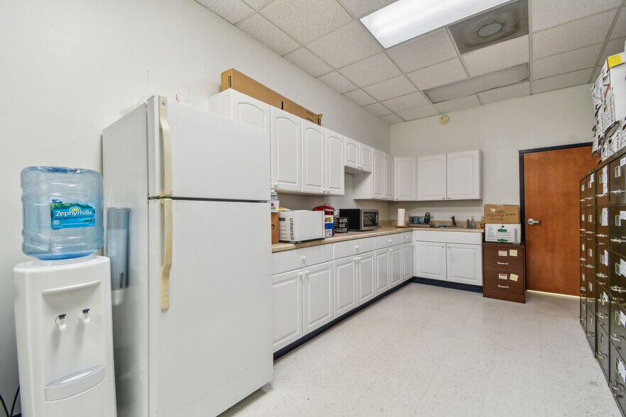 More Photos Of 10901 Danka Cir N, Saint Petersburg Office For Sale
