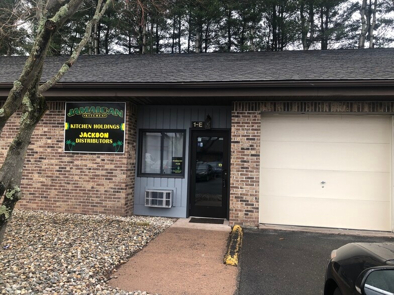 Primary Photo Of 400 Chapel Rd, South Windsor Light Manufacturing For Sale