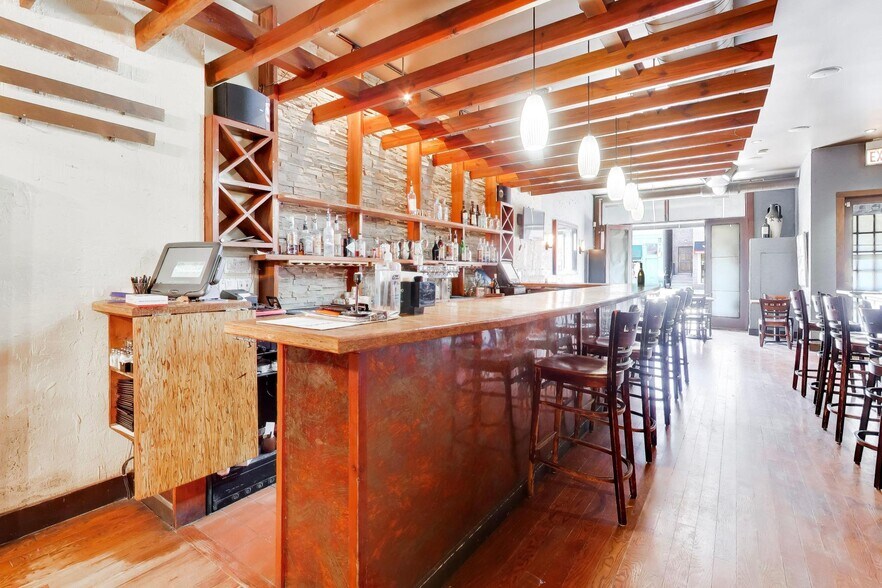More Photos Of 2114 W Roscoe St, Chicago Storefront Retail Residential For Sale