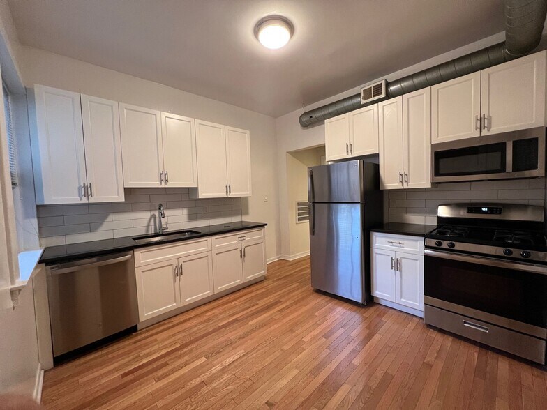 More Photos Of 732 W Grace St, Chicago Apartments For Sale