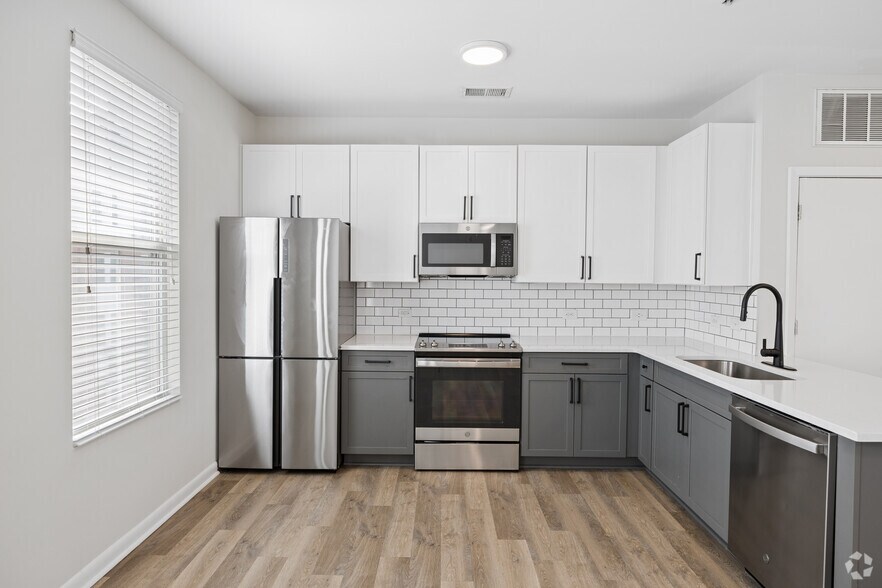 More Photos Of 725-735 Coleman Blvd, Mount Pleasant Apartments For Lease