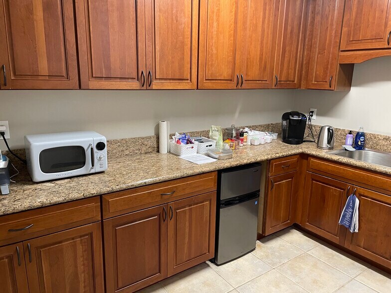 More Photos Of 300 Tamal Plz, Corte Madera Office Residential For Lease