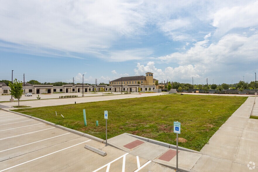 More Photos Of 2803 Imperia Dr, Sugar Land Medical For Sale