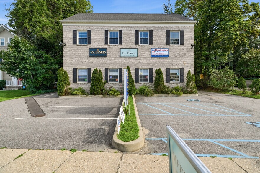 Primary Photo Of 168 Main St, Huntington Office For Lease