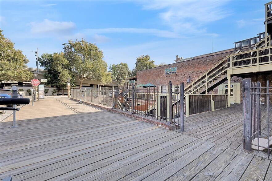 More Photos Of 900-906 2nd St, Sacramento Storefront For Lease