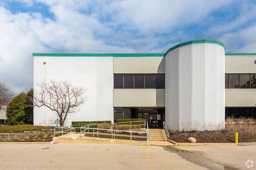More Photos Of 600-608 Supreme Dr, Bensenville Warehouse For Lease