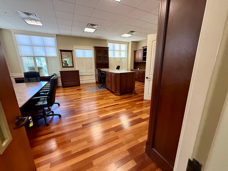 More Photos Of 960185 Gateway Blvd, Fernandina Beach Office For Sale