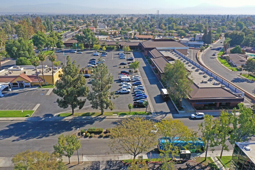 More Photos Of 4703-5021 Stockdale Hwy, Bakersfield General Retail For Sale