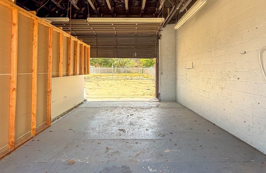 More Photos Of 2228 S Buckner Blvd, Dallas Freestanding For Lease