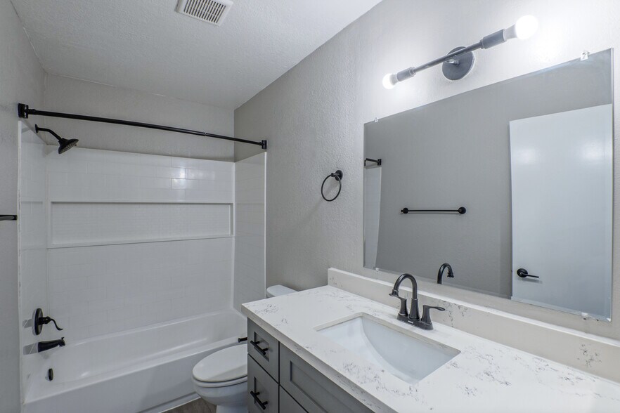 More Photos Of 2020 W Orangewood Ave, Phoenix Apartments For Sale