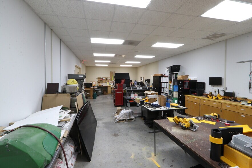 More Photos Of 238 Industrial Park Dr, Monticello Distribution For Sale