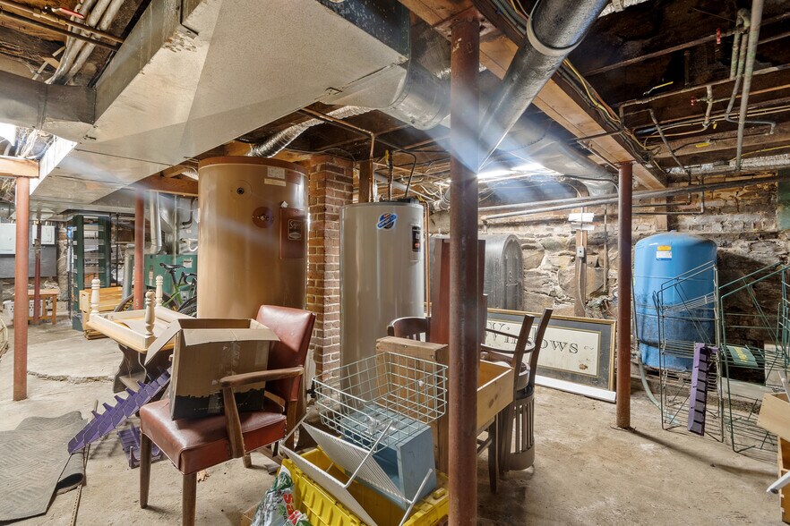 More Photos Of 561 Main St, Boxford General Retail For Sale