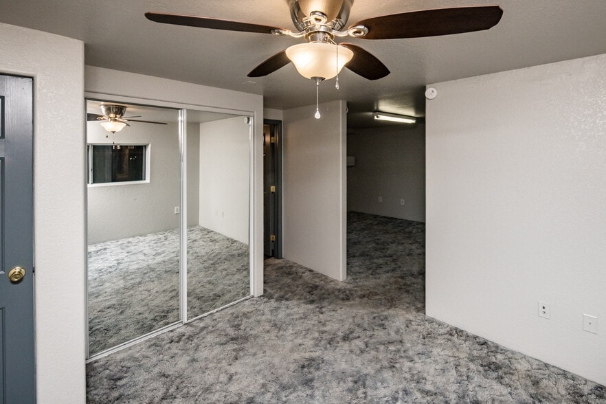 More Photos Of 1600 Acoma Blvd W, Lake Havasu City Service For Sale