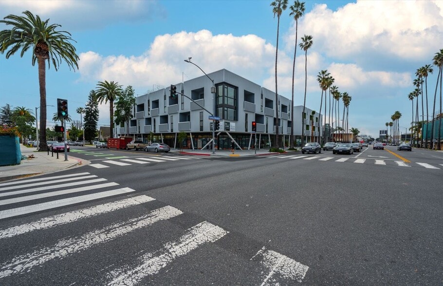 Primary Photo Of 2828 Santa Monica Blvd, Santa Monica Apartments For Lease