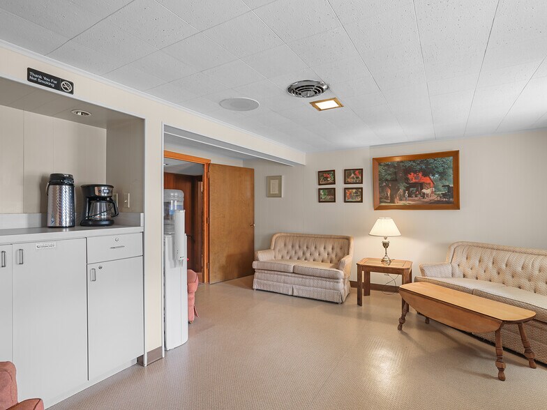 More Photos Of 520 2nd St, Excelsior Funeral Home For Sale