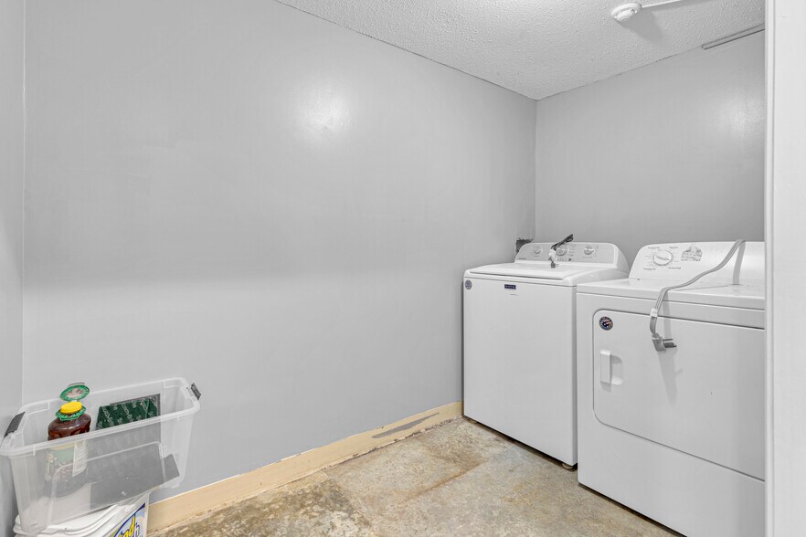 More Photos Of 205 Southbrook Pky, Kearney Daycare Center For Sale